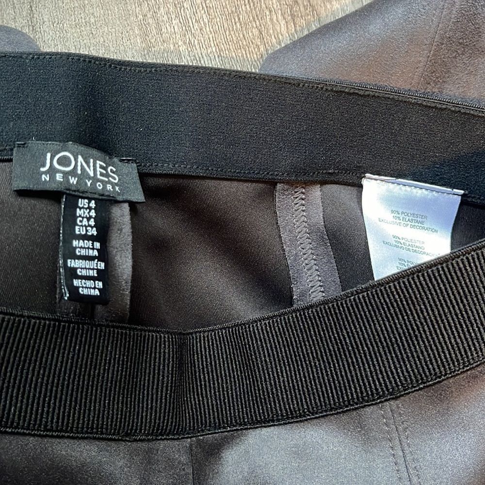 Jones New York Velvet Pull on Pants . NEW - Picture 3 of 3
